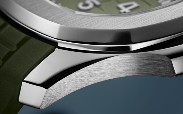 Patek Philippe Aquanaut Jumbo Date, Sweep Seconds, 18k White Gold, 42,2 mm, Ref# 5168G-010 - Image 6